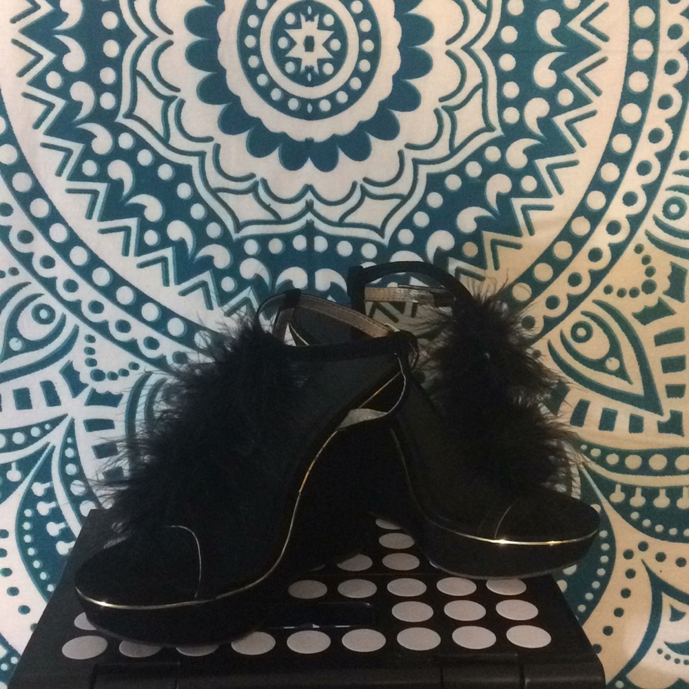 Black faux fur wedges